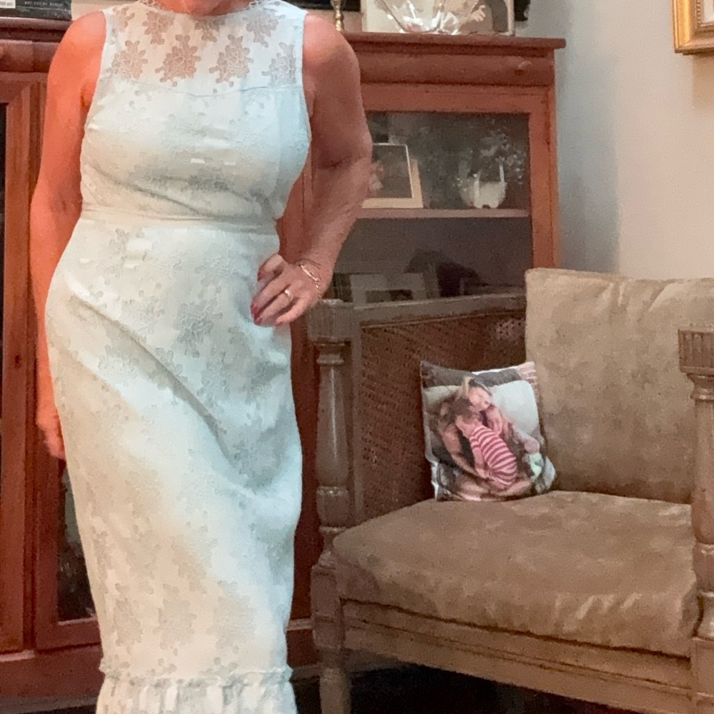 Elegant Blue Lace Dress - Picture 11 of 17